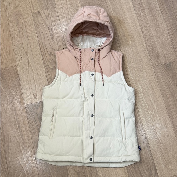 Patagonia Jackets & Blazers - Patagonia Women's Bivy Hooded Don Vest in the Oyster White & Pink Colorway Large